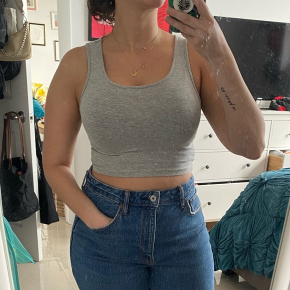 Gray crop top tank size small - Picture 3 of 3